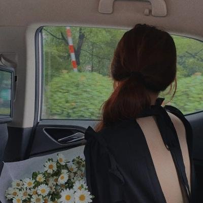 某影后之女酒吧消费天价，评论区两极分化，整整一周引热议